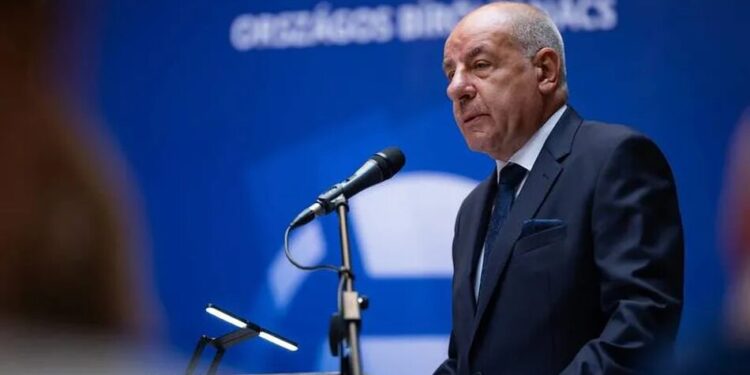 Президент Угорщини підписав конституційні зміни про своє усунення з посади