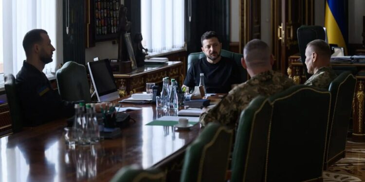 Зеленський заслухав доповідь про підготовку до різних варіантів розвитку подій на Чернігівсько-Київському напрямку
