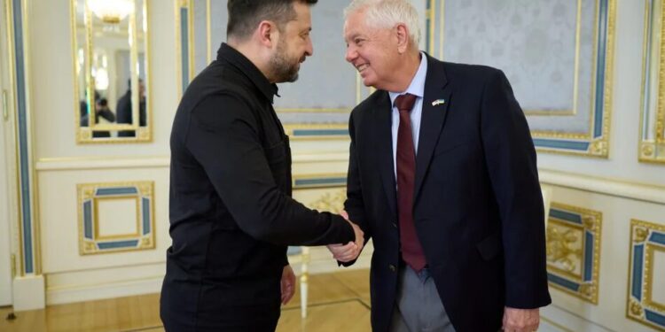 Успіхи України на полі бою потрібно доповнювати правильним тиском – Зеленський та сенатор Грем обговорили санкції проти рф