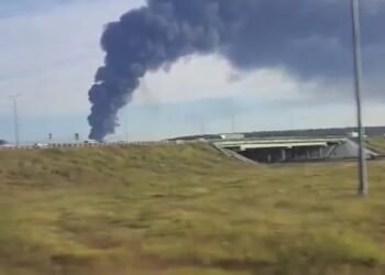 У підмосков'ї заявили про пожежу на нафтобазі після атаки дронів, шестеро людей поранені – Astra