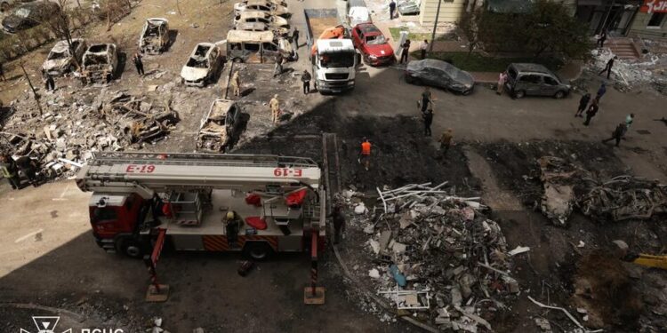 Кількість загиблих внаслідок атаки рф на Київ зросла до 15
