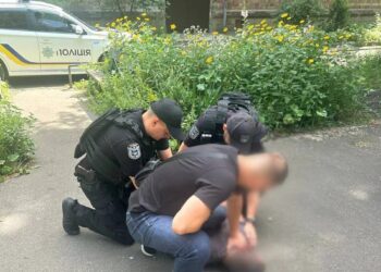 У Києві затримали військовослужбовця СЗЧ, який із гранатою напав на працівницю кафе