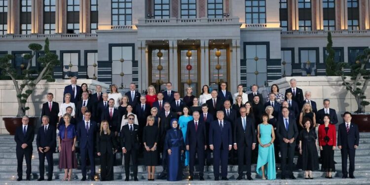 Відбулись усі заплановані на сьогодні зустрічі і ще деякі поза планом – Зеленський показав фото із лідерами країн НАТО