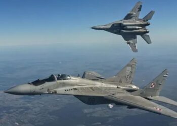 Польща підняла винищувачі через масовану ракетну атаку росії по Україні