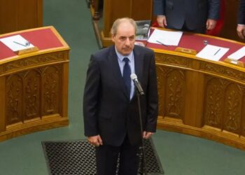Сьогодні спливає термін, до якого президент Угорщини має підписати закон про припинення власних повноважень