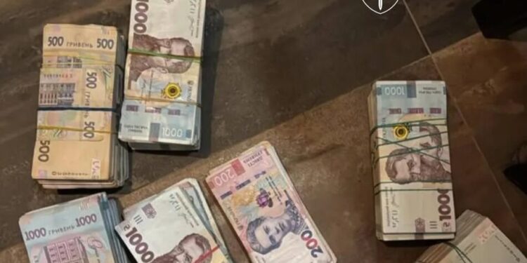 Близько 200 військовозобов'язаних оформили викладачами для відстрочки, у схемі 8 затриманих – прокуратура