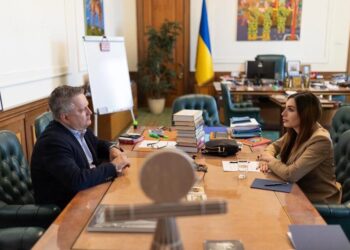 В ОП сказали, що для них буде честю прийняти Трампа та його переговірників у Києві – Лумер