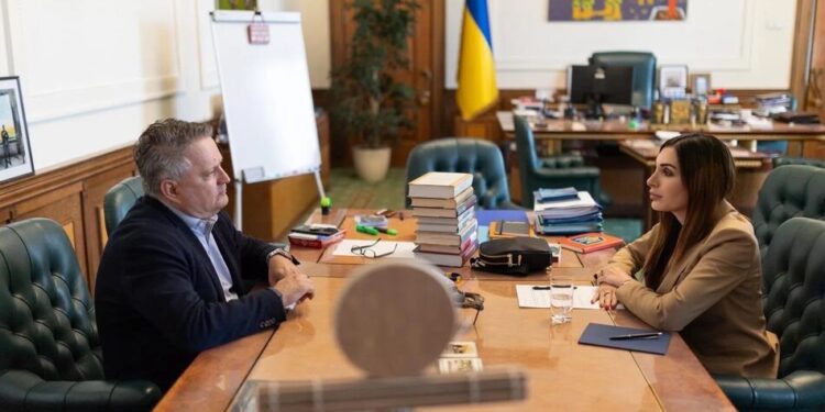 В ОП сказали, що для них буде честю прийняти Трампа та його переговірників у Києві – Лумер