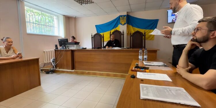 Обвинувачений у медичній недбалості лікар Odrex вимагає проводити судові засідання у справі про смерть Аднана Ківана раз на місяць