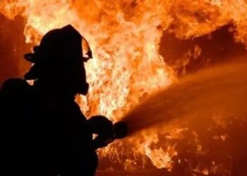 У Подільському районі Києва загорілася адміністративна будівля