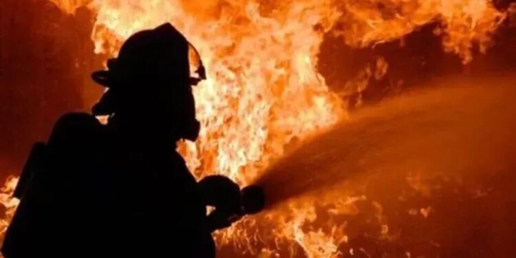 У Подільському районі Києва загорілася адміністративна будівля
