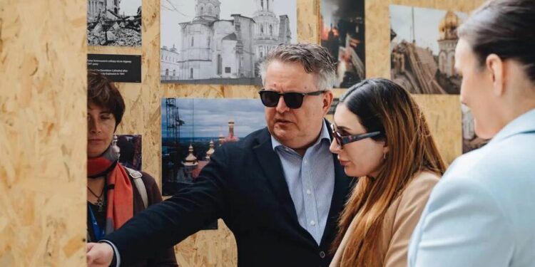 Наближена до Трампа блогерка Лумер з Кислицею відвідала пошкоджену ударом рф Лавру