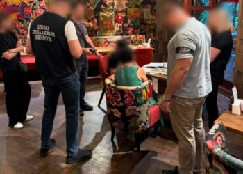 Вимагала 11 000 доларів за оформлення відстрочки – на Одещині затримали працівницю ТЦК