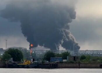 Зеленський підтвердив ураження нафтової інфраструктури під петербургом та по кронштадту