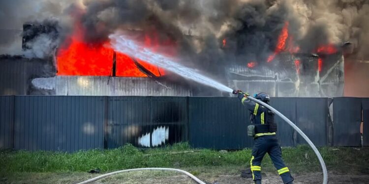 На Чернігівщині ліквідували пожежі після атаки російських безпілотників – ДСНС