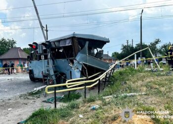 Під Рівним поїзд зіткнувся із автобусом, чотири людини загинули