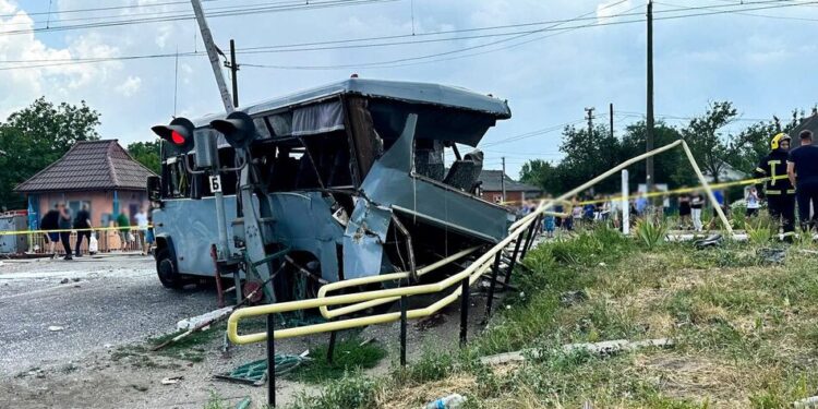 Під Рівним поїзд зіткнувся із автобусом, чотири людини загинули