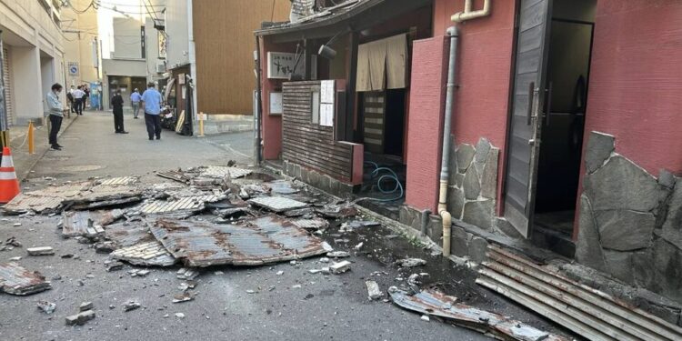 Потужний землетрус сколихнув Японію: 50 поранених, тисячі без світла, зупинені поїзди і закритий аеропорт