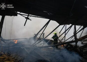 Ворожим ударом по Києву пошкоджено 42 трамвайні вагони, є зміни в русі