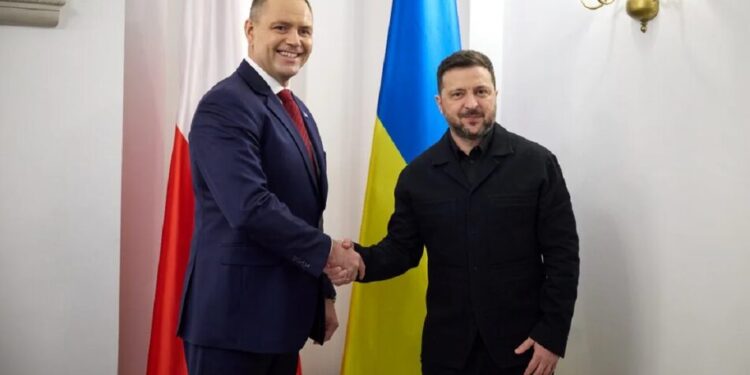 Маємо бути конструктивними і делікатними – Зеленський про зустріч з Навроцьким на саміті НАТО