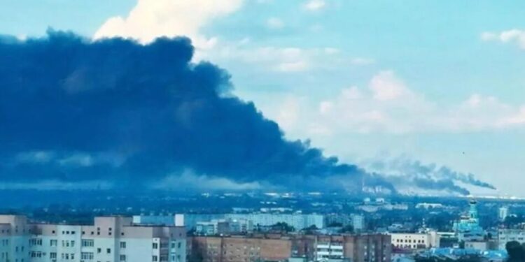 Сили безпілотних систем українськими дронами уразили Сизранський НПЗ у самарській області рф