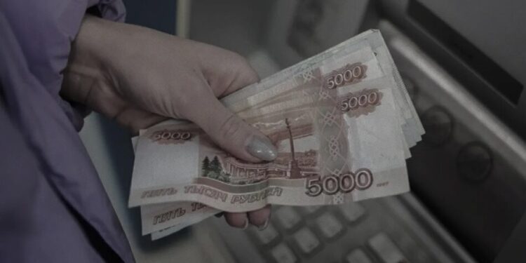 Обсяг готівки в обігу в рф зріс за півріччя рекордними темпами – розвідка