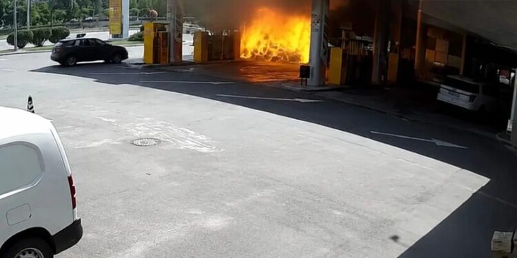 Влетів в АЗС і спричинив смерть 17-річного брата – у Києві оголосили вирок водію легковика Audi