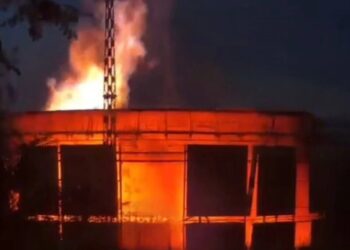 Ворог завдав удару по Одещині, виникла пожежа на підприємстві