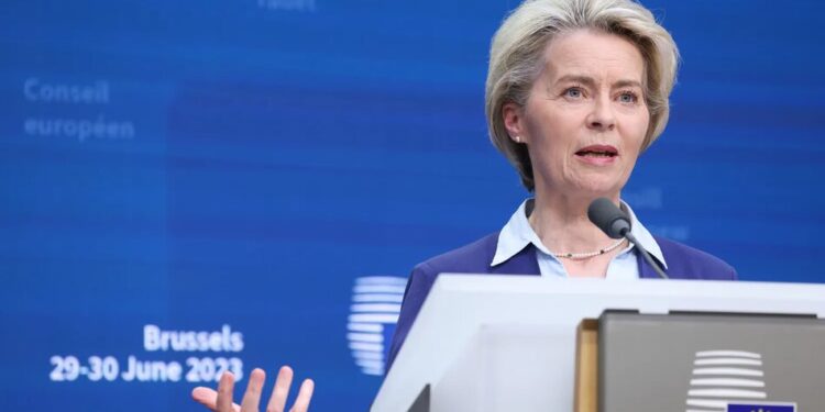 Фон дер Ляєн після атаки рф анонсувала обговорення посилення ППО України на саміті НАТО в Анкарі