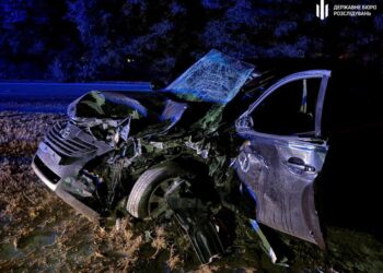 Поліцейського затримали після ДТП з бусом на зустрічній