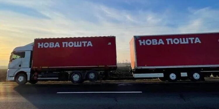 У Дніпрі внаслідок ворожої атаки пошкоджено термінал "Нової пошти"