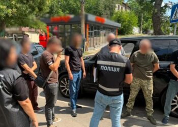 Вимагав 500 літрів дизпалива за зняття з розшуку – на Одещині затримали працівника ТЦК