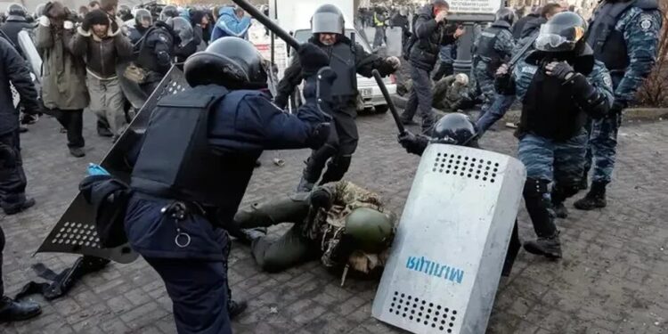 Суд засудив екс-командира "Беркута" та "тітушок" до 7-10 років за злочини під час Майдану
