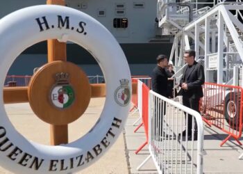 Зеленський провів першу зустріч із прем'єром Британії Бернемом на авіаносці HMS Queen Elizabeth