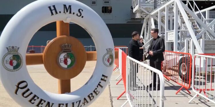 Зеленський провів першу зустріч із прем'єром Британії Бернемом на авіаносці HMS Queen Elizabeth