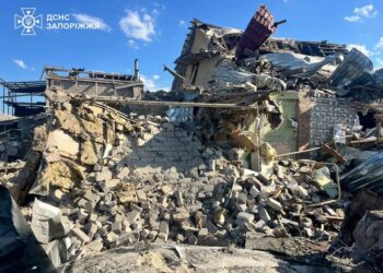 росія завдала авіаударів по Запоріжжю, є четверо поранених та руйнування