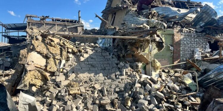 росія завдала авіаударів по Запоріжжю, є четверо поранених та руйнування