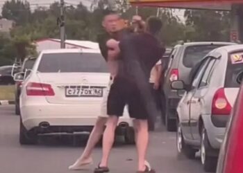 Бійки за бензин, ночівлі поблизу АЗС, просверлені баки – як в рф відчувається дефіцит пального