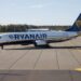 Літак Ryanair здійснив екстрену посадку в Греції після пошкодження вікна під час польоту