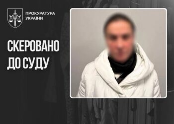 Матір, яка сховала тіло дворічного сина у шафі після його смерті, судитимуть – справу скерували до суду