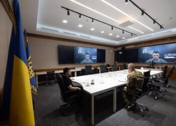 Зеленський провів нараду з командирами корпусів щодо ситуації на фронті