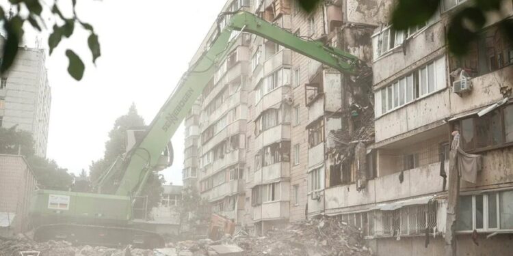 Рятувальники завершили роботи на всіх локаціях після атаки рф на Київ