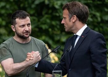 “Звісно ні” – Зеленський відповів, чи вживав з Макроном кокаїн