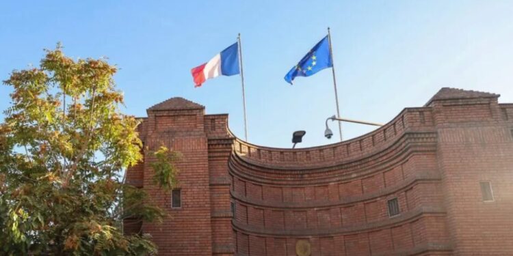 Франція заявила про залякування співробітників свого посольства в Ірані