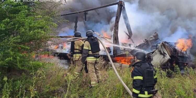 рф вдарила по Криворіжжю: загинув водій вантажівки, серед поранених дитина