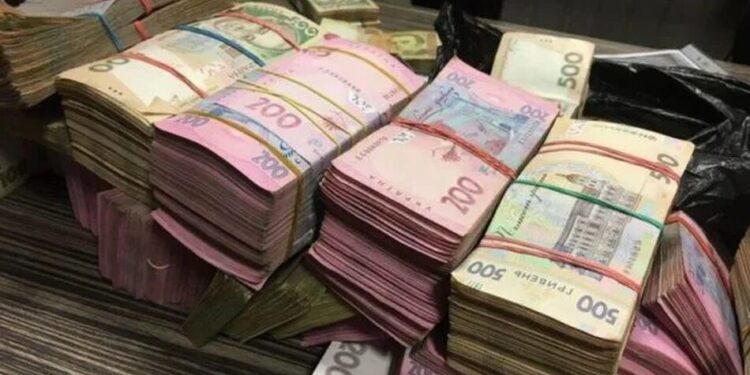 У Києві шахраї під виглядом СБУ виманили у 81-річної пенсіонерки майже 1 млн гривень