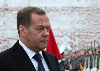 "Енергетичні кризи, соціальні катаклізми": медведєв закликав робити життя у Британії максимально нестерпним