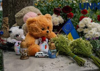 Атака рф на Київ 2 липня – містяни влаштували меморіал загиблим