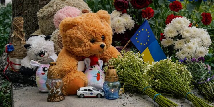 Атака рф на Київ 2 липня – містяни влаштували меморіал загиблим