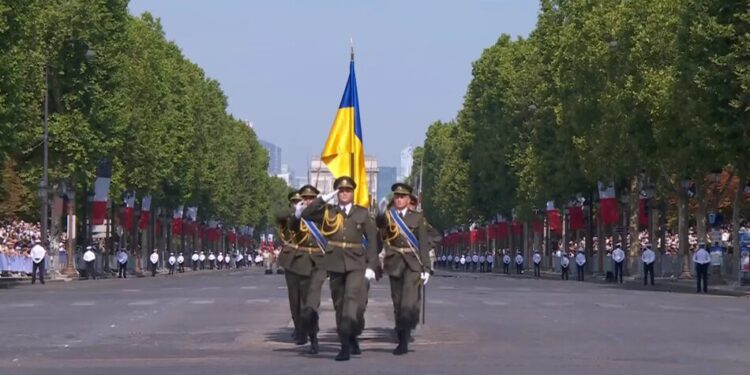 Українські військові пройшли маршем на параді до Дня взяття Бастилії в Парижі